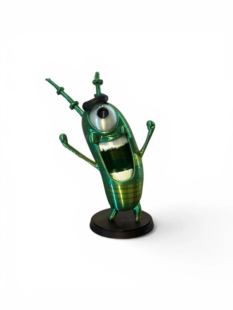 Creacion fisica figura verde de un ojo sobre base